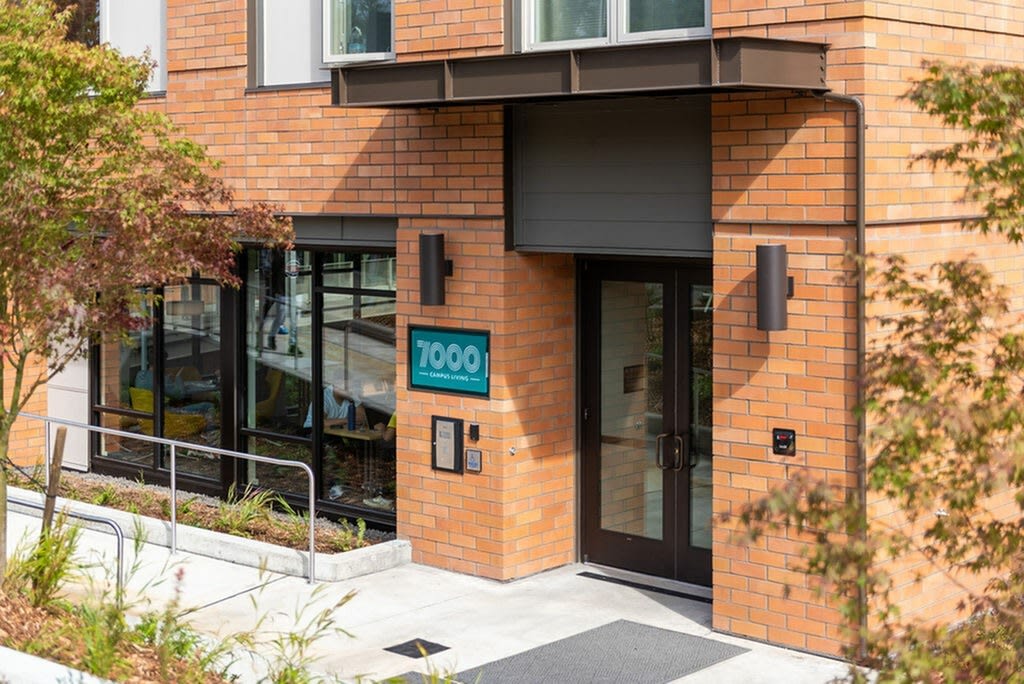 7000 Campus Apartments - Student Housing Image 9