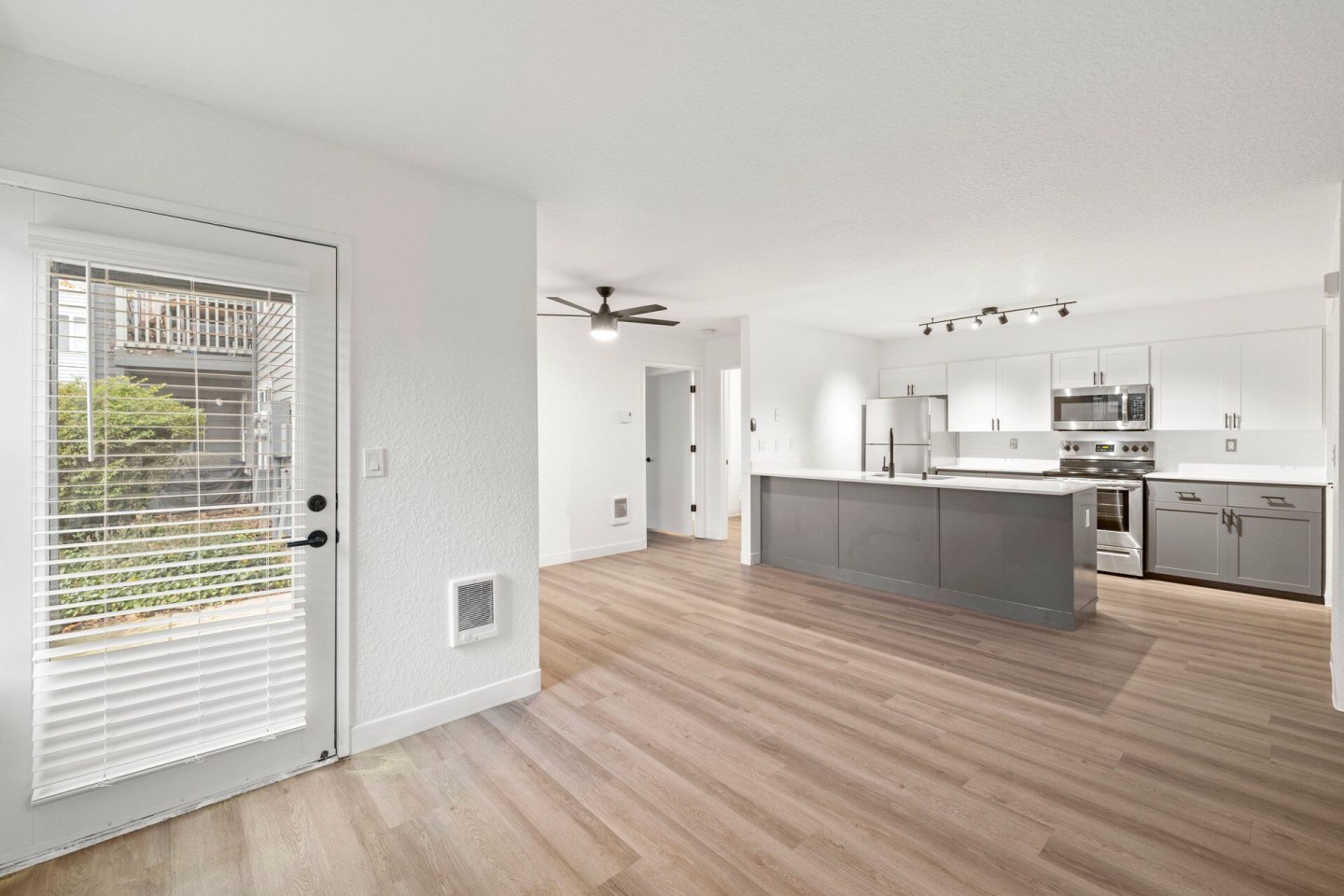 Larkspur Place Image 11