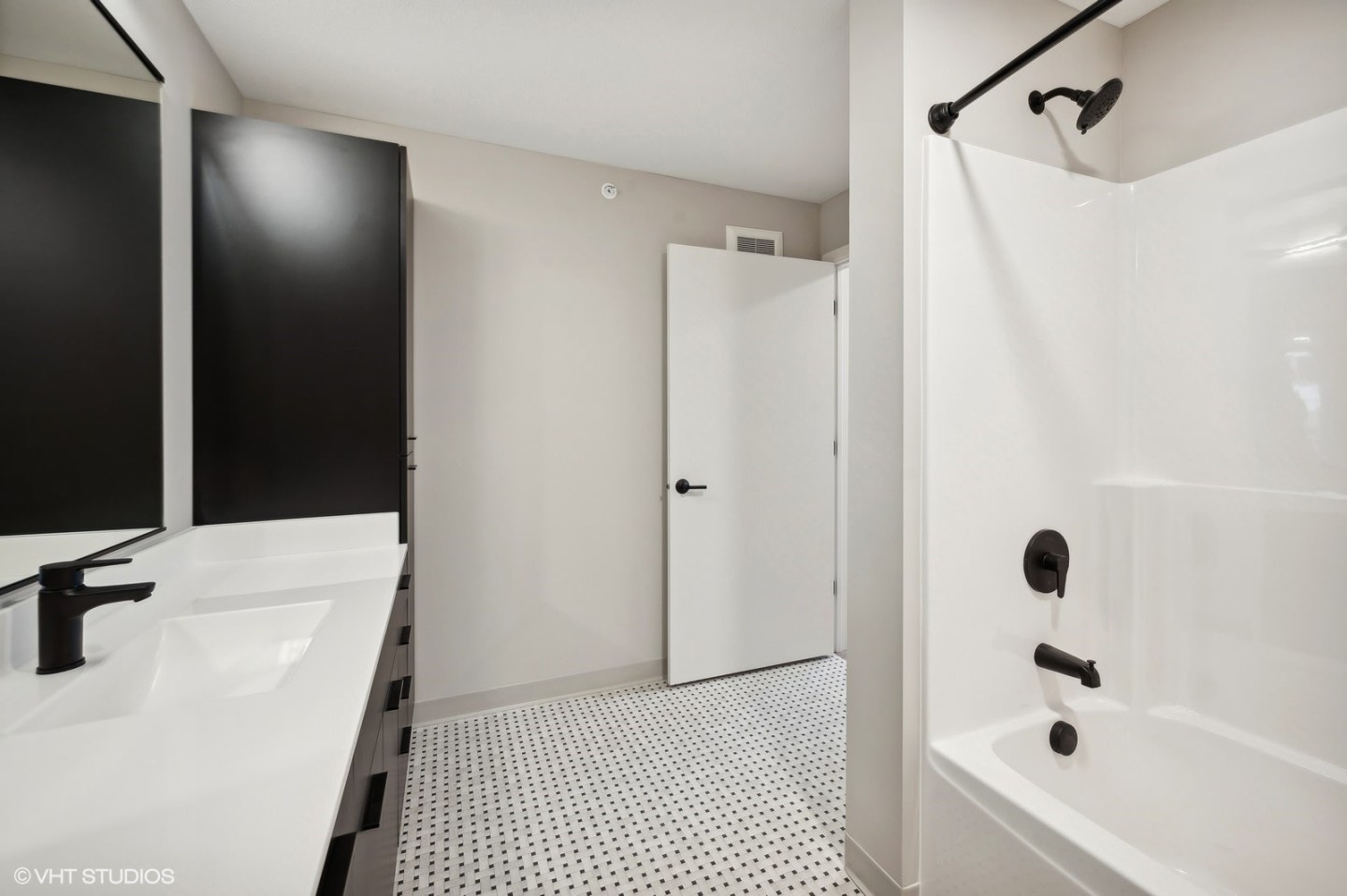 Harbourline Apartments Image 14