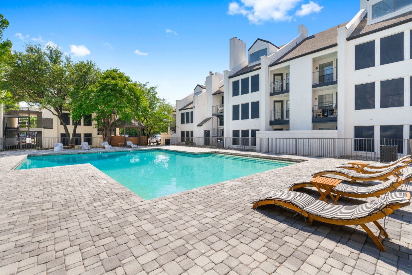 Tides at Lake Village Image 19