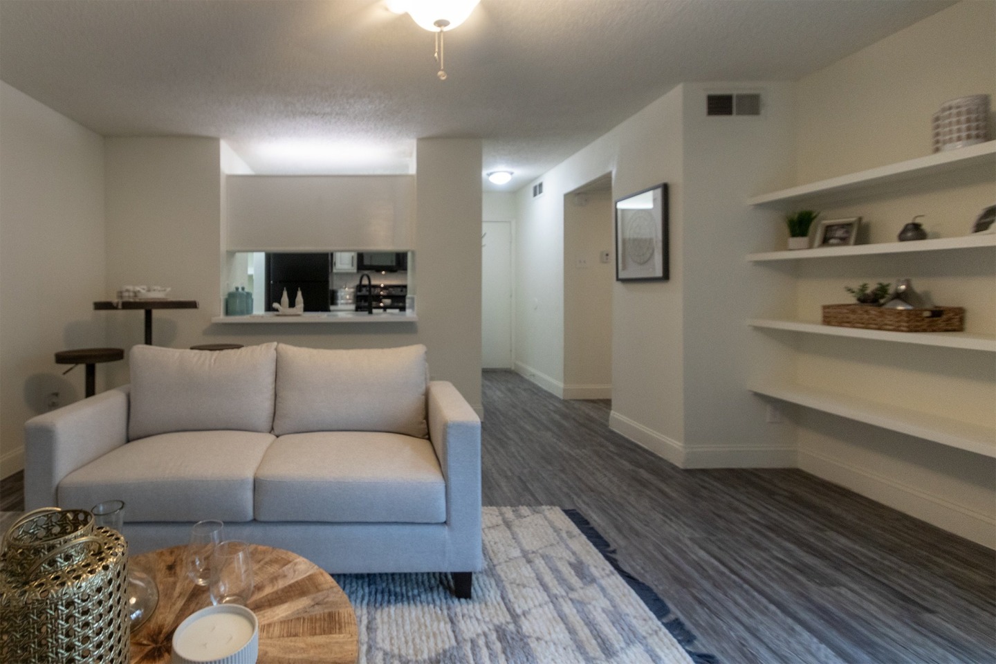 Cambridge Court Apartments Image 12