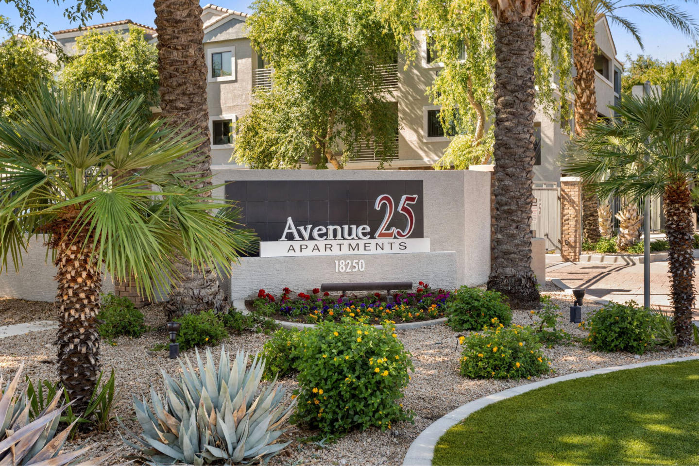 Avenue 25 Image 24