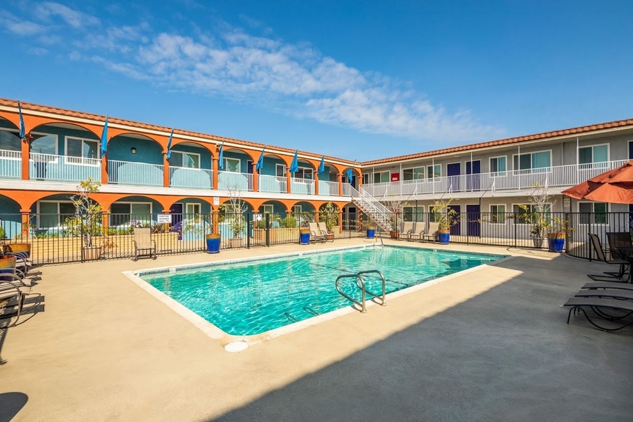 Laurel Pointe Image 14