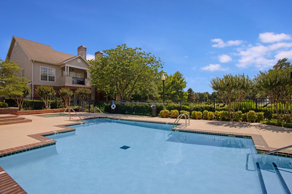 Lincoln Villas on Memorial Image 16