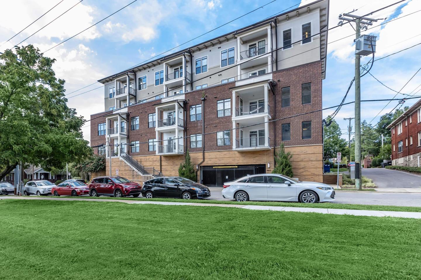 1810 Belcourt Image 47