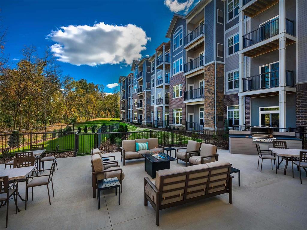 Oaks of Shorewood Apartments - 55+ Active Adult Apartment Homes Image 15