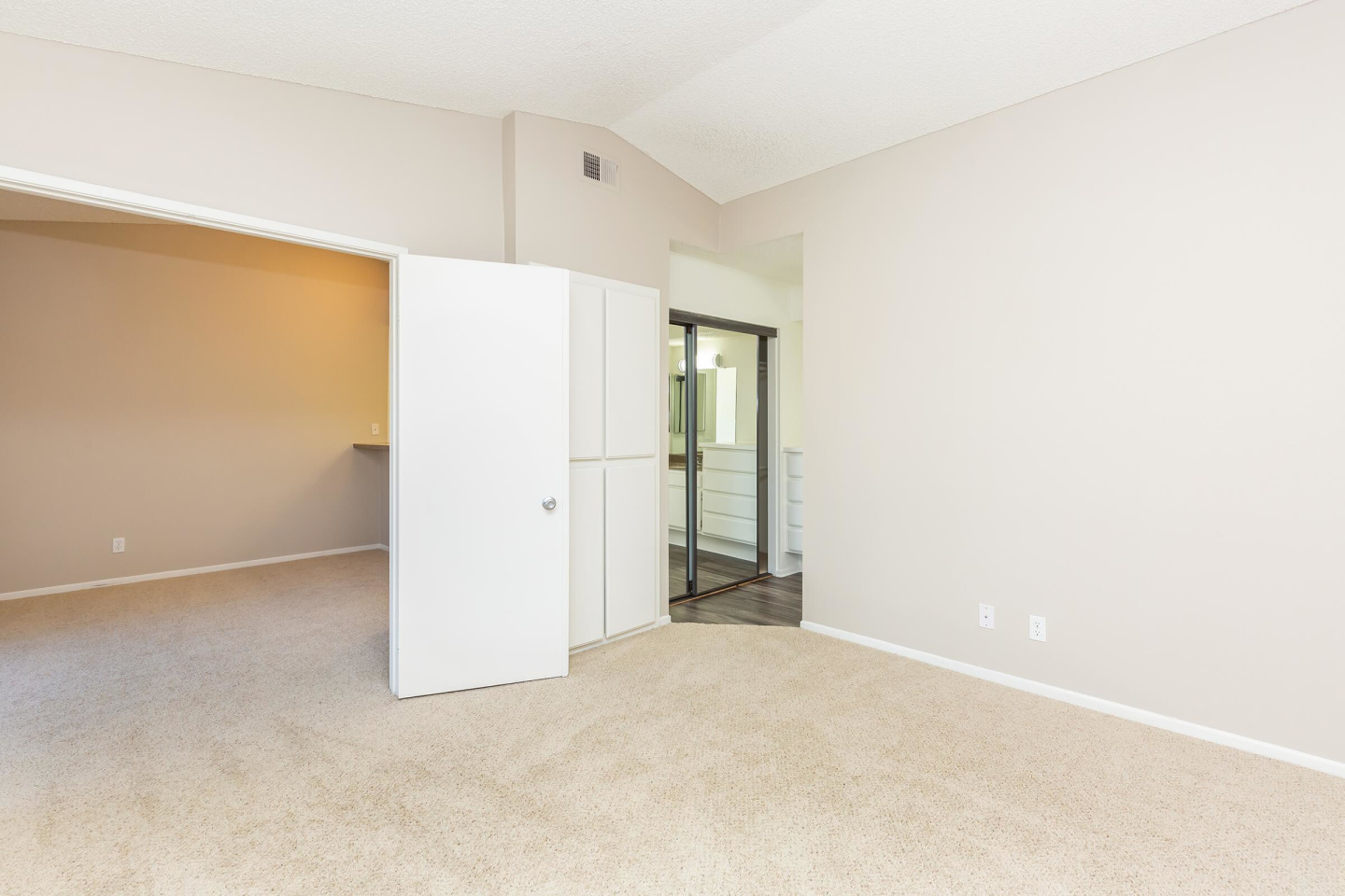 Emerald Court Apartment Homes Image 34