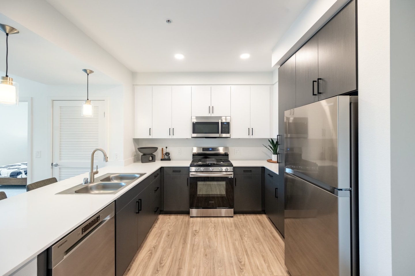 Enzo Apartments Image 3