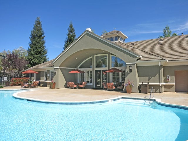 Pinnacle at Galleria Luxury Apartments Image 3