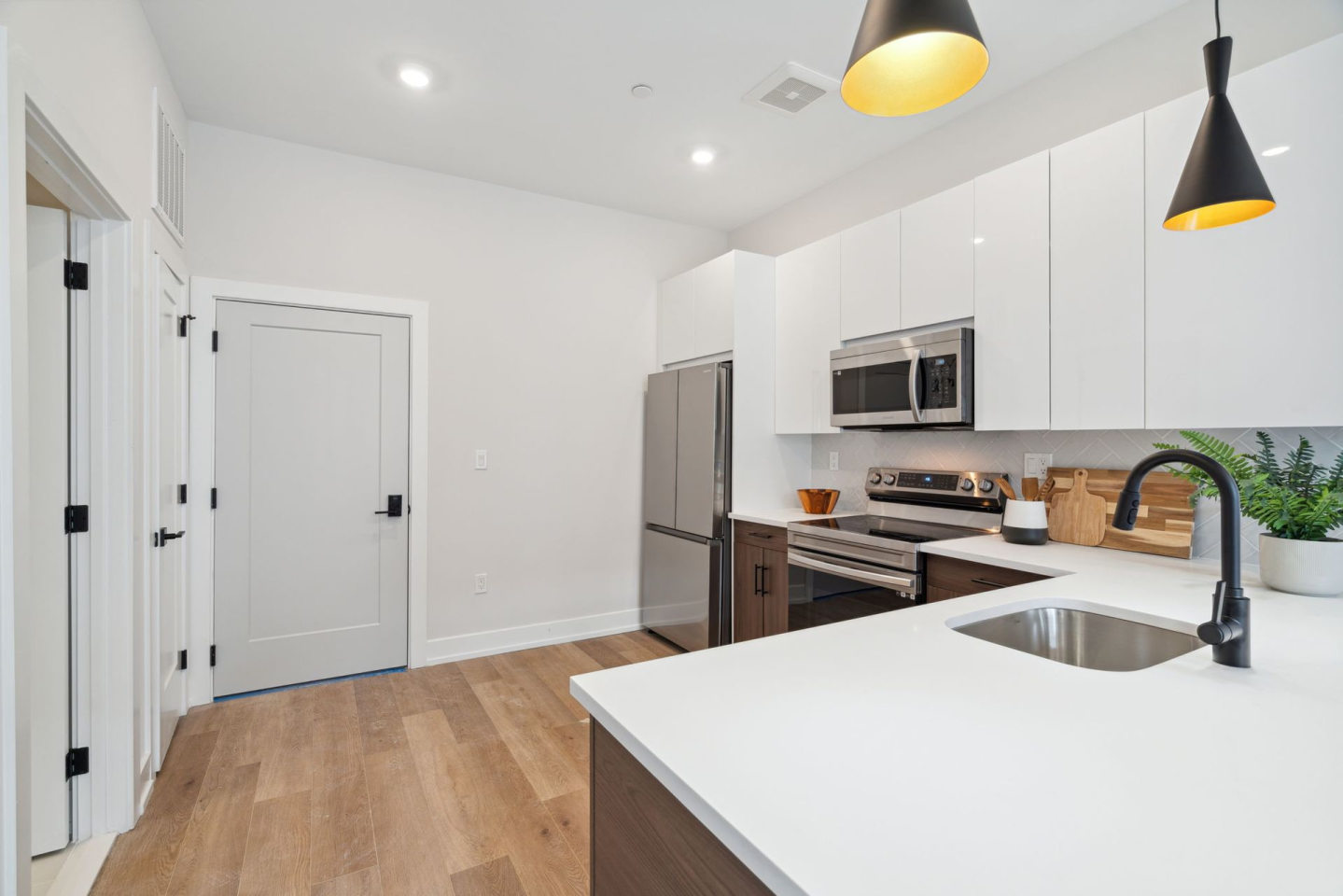 720 Thompson Street Image 39