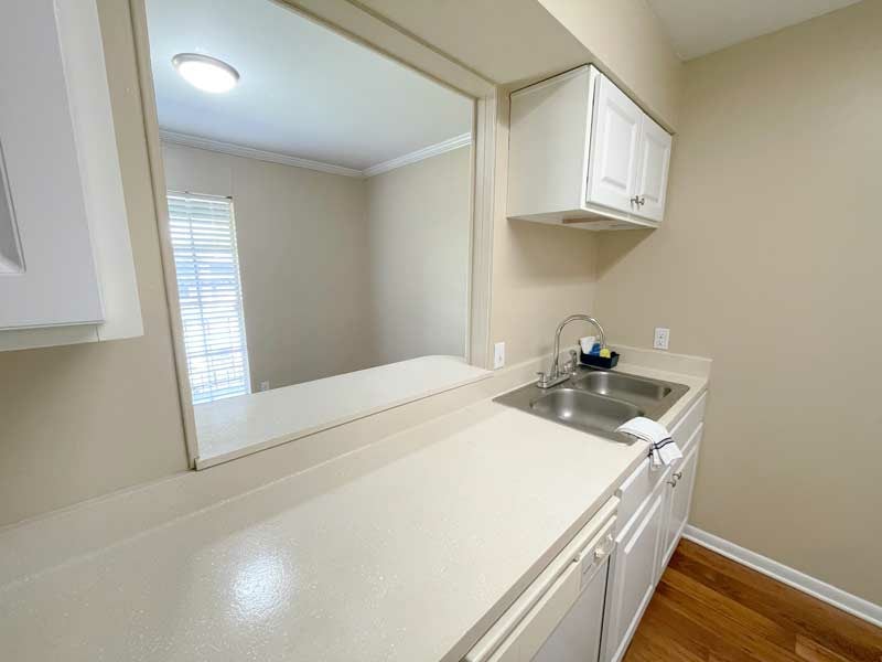 Chateau Apartments Image 22