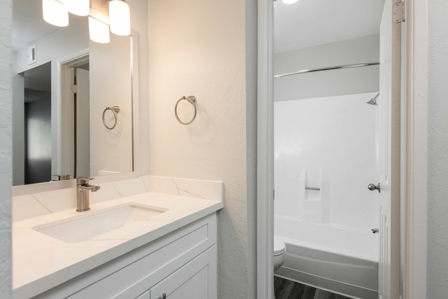 Camelback Cove Apartments Image 13