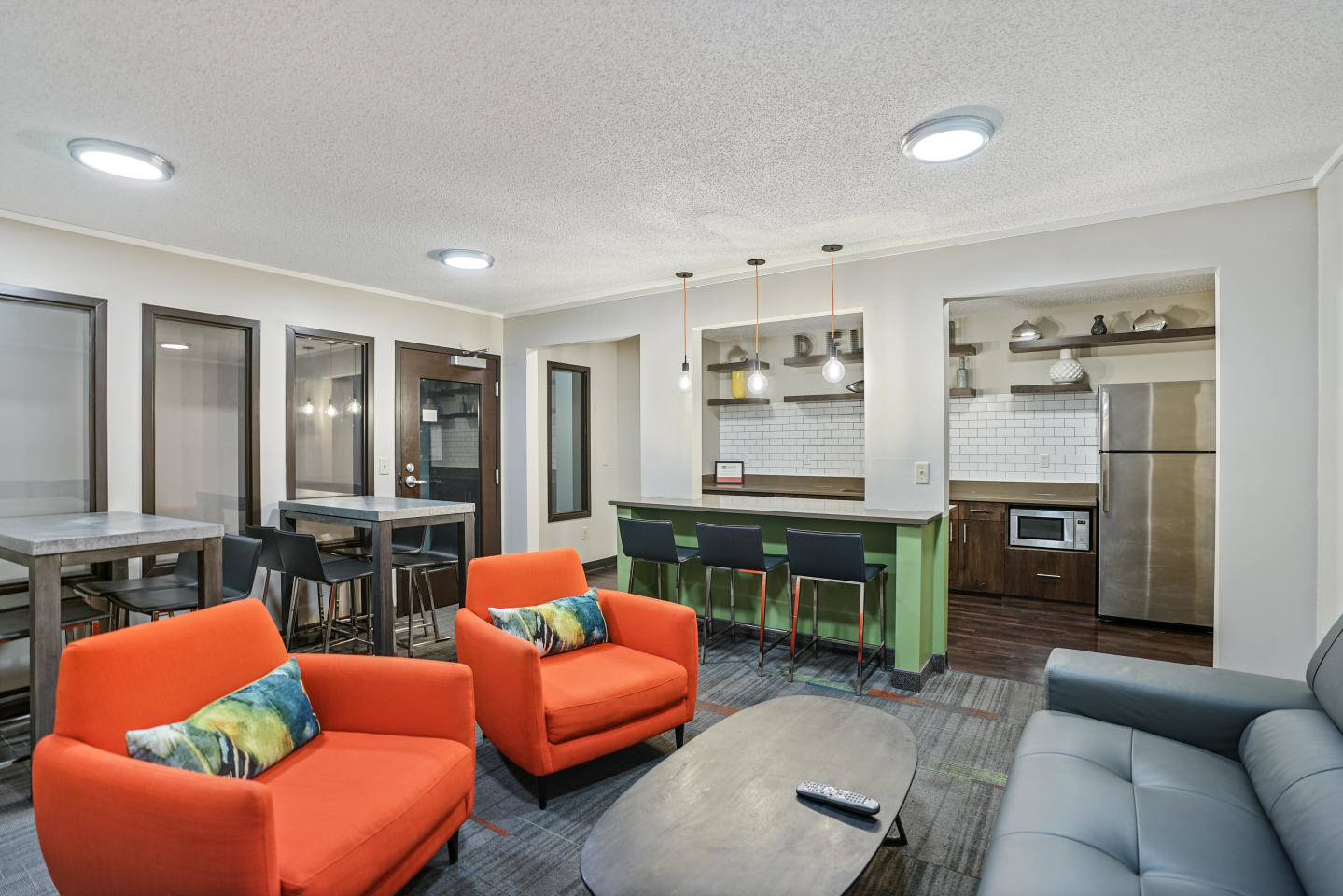 2800 Girard Image 14