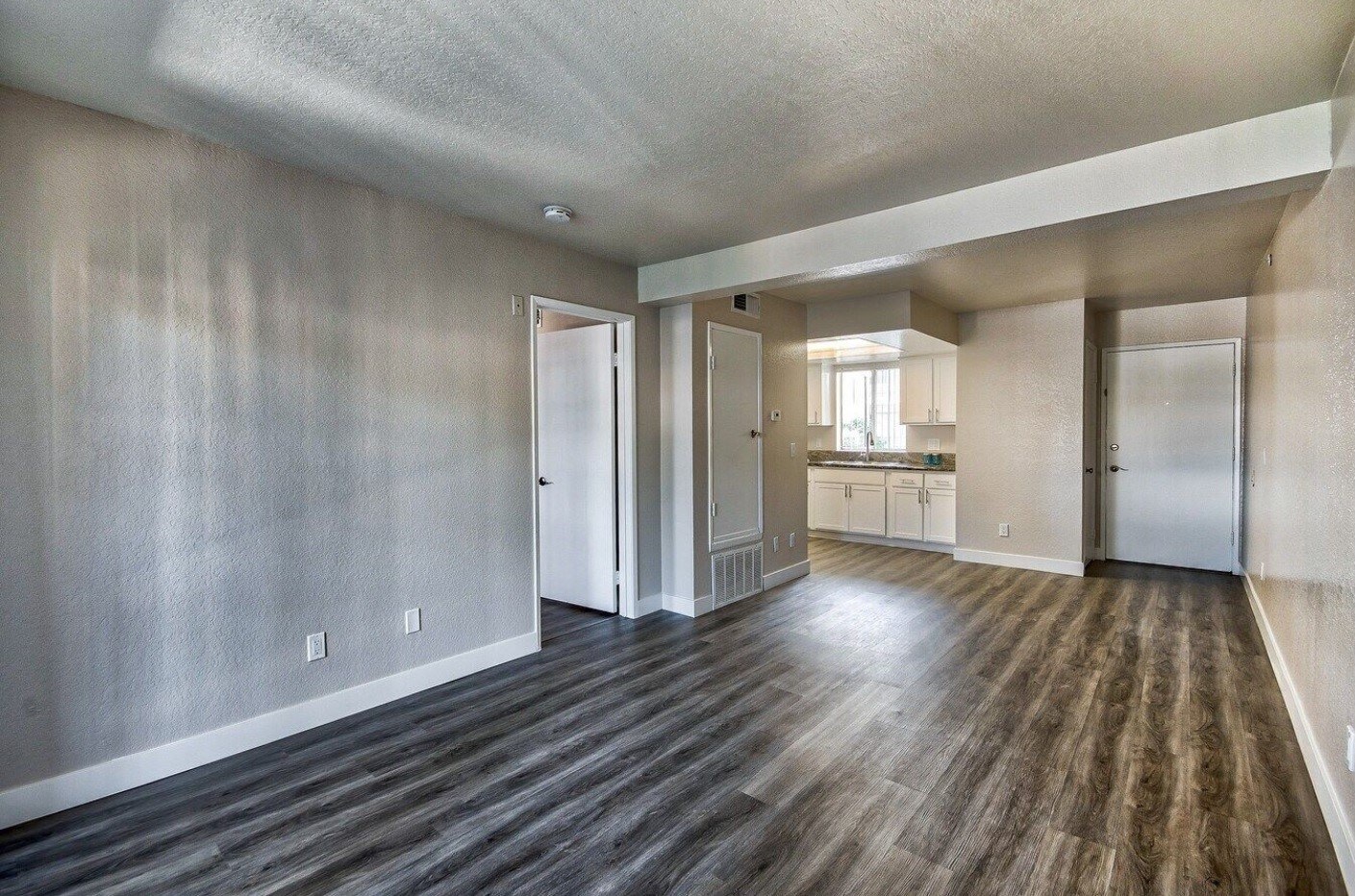 Park Tower Apartments Image 9