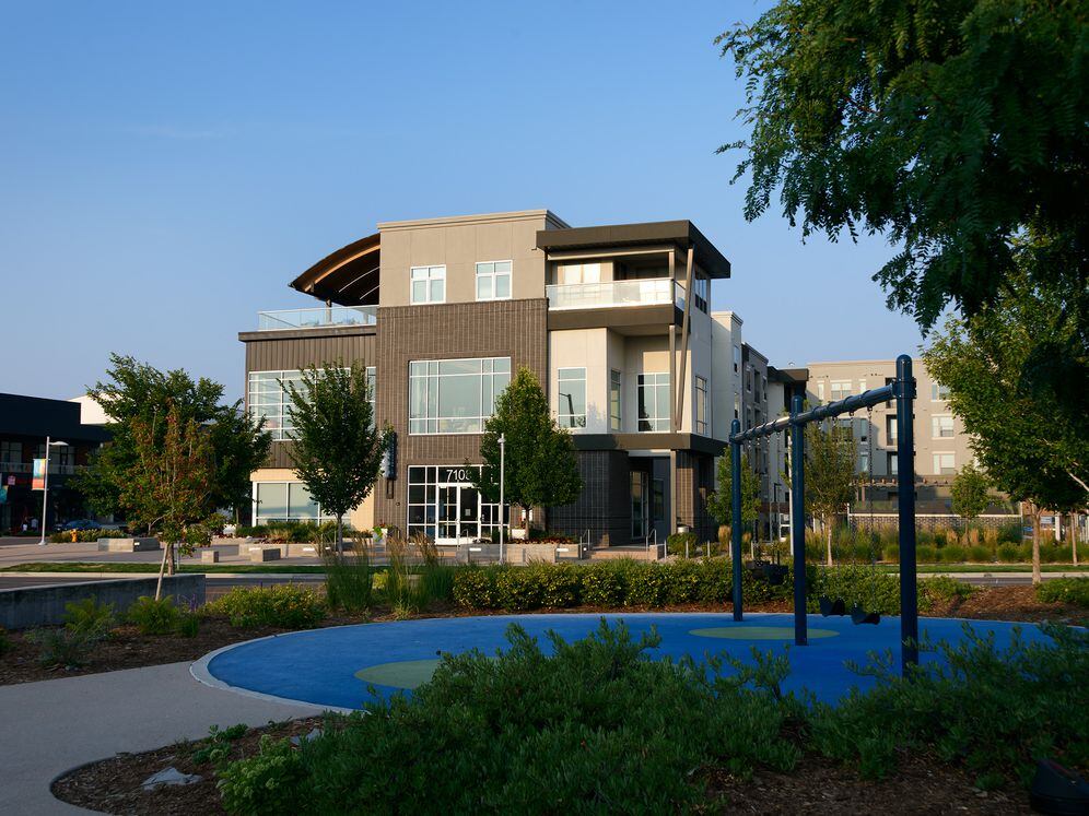 Avalon Lowry Image 18