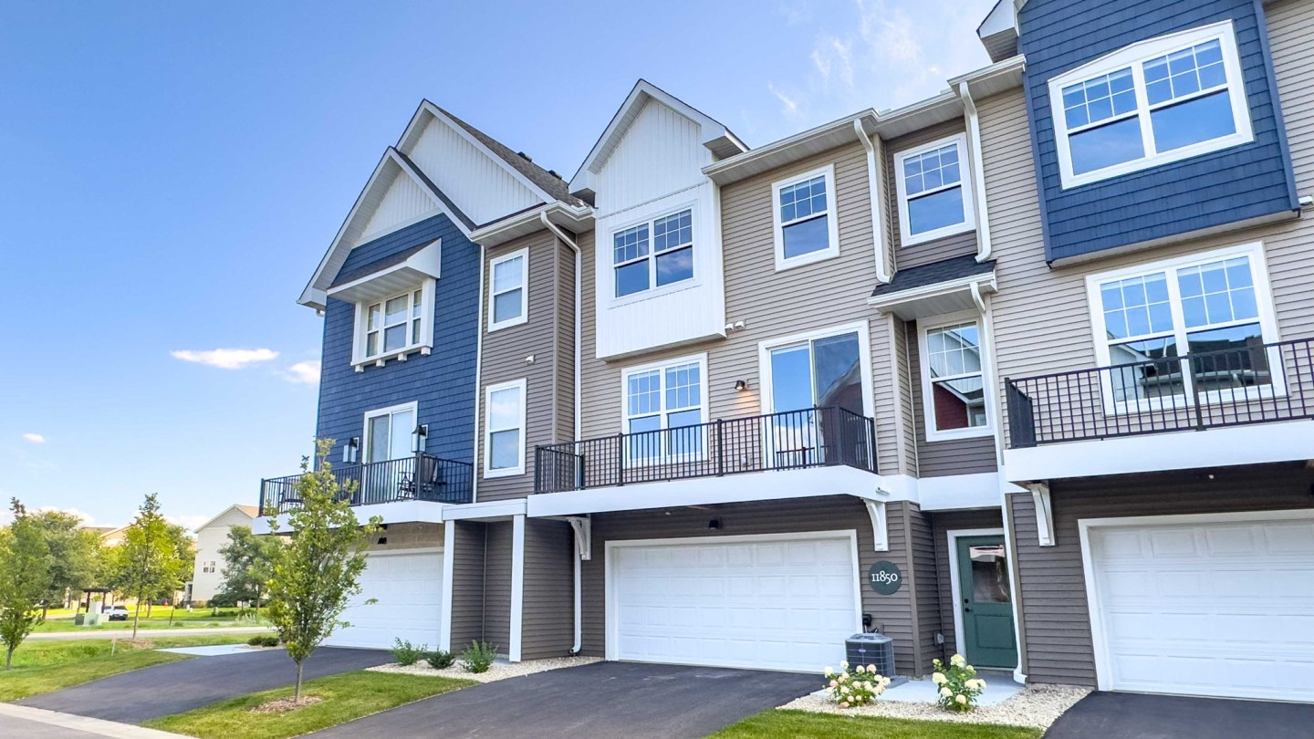 Field & Grove Townhomes of Champlin Image 41