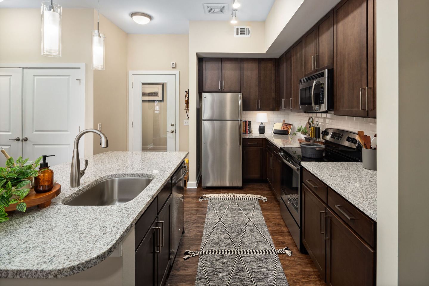 400 Belmont Image 15