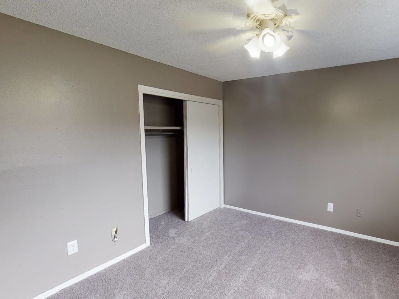 Oak Manor Image 10