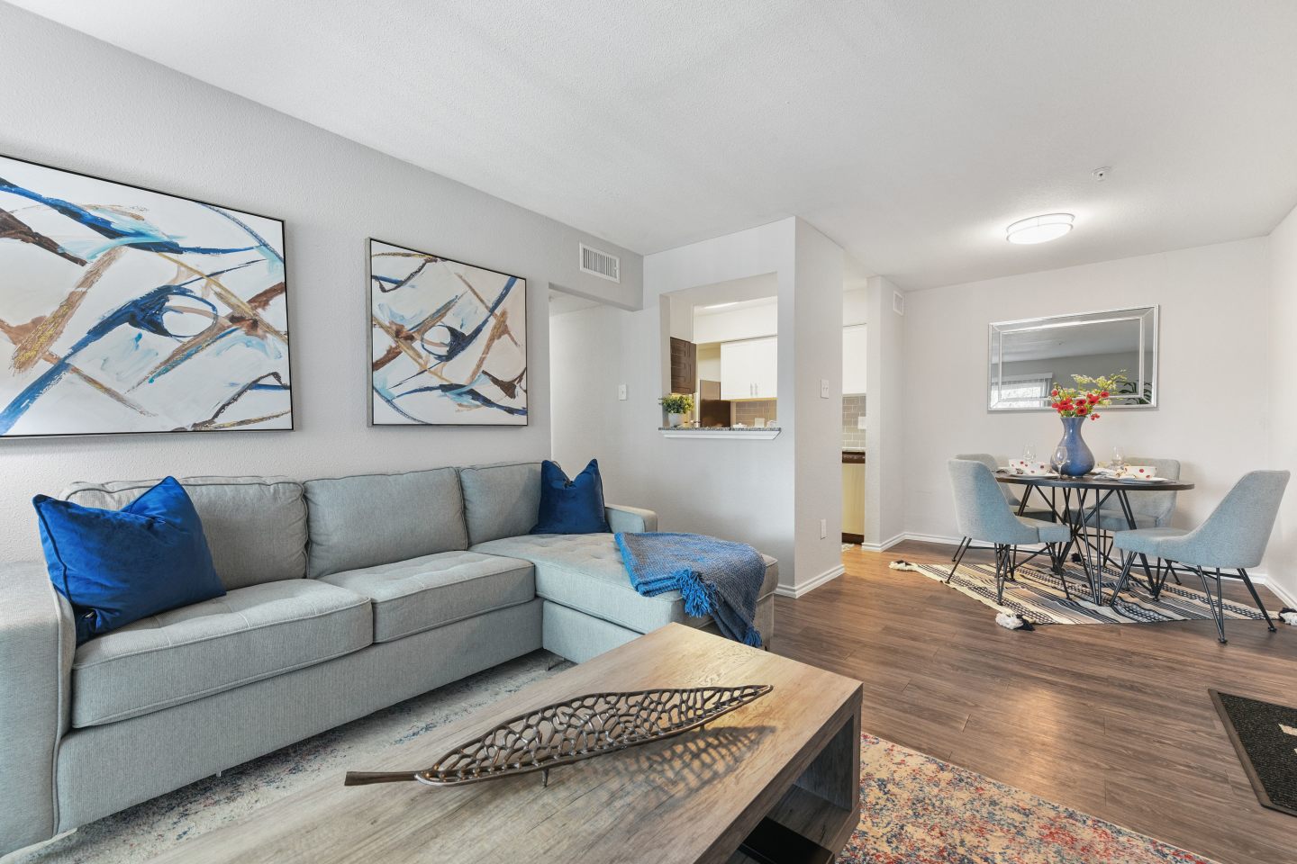 The Broadway Apartment Homes Image 5