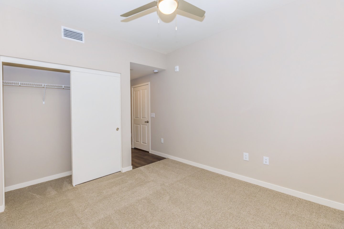 Los Alamitos Luxury Apartments Image 35