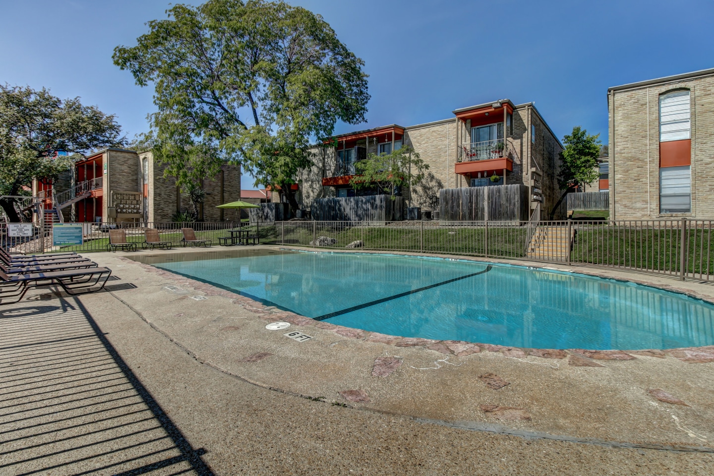 Oak Terrace Image 12
