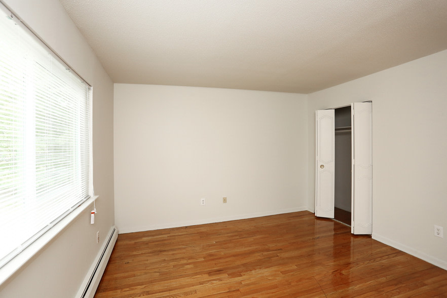 Woodbury Apartments Image 10