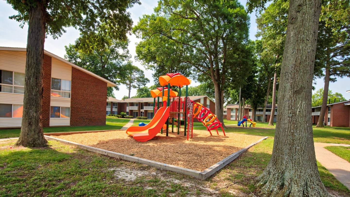 Pinewood Gardens Apartments Image 6