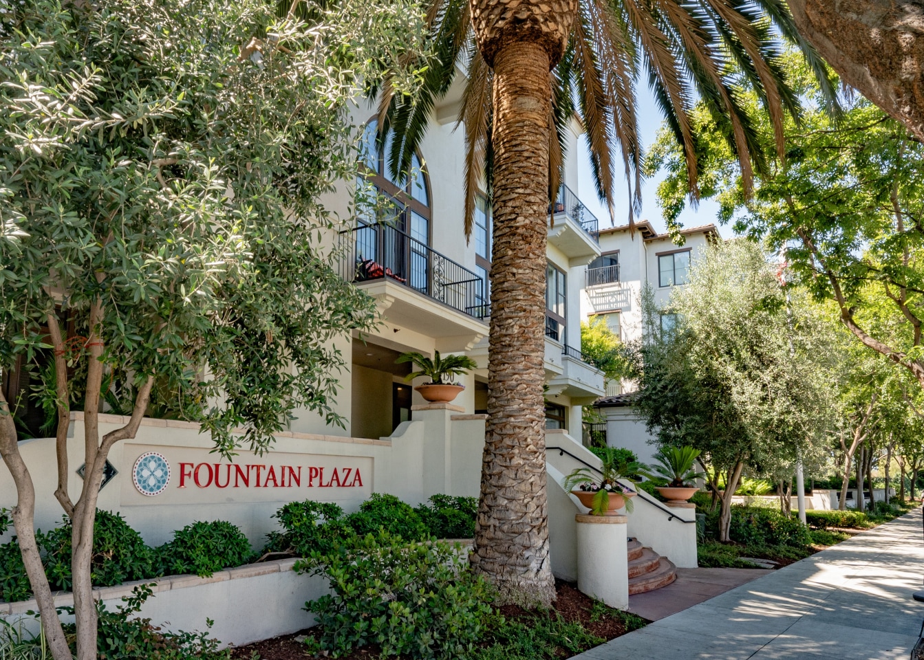 Fountain Plaza Image 12