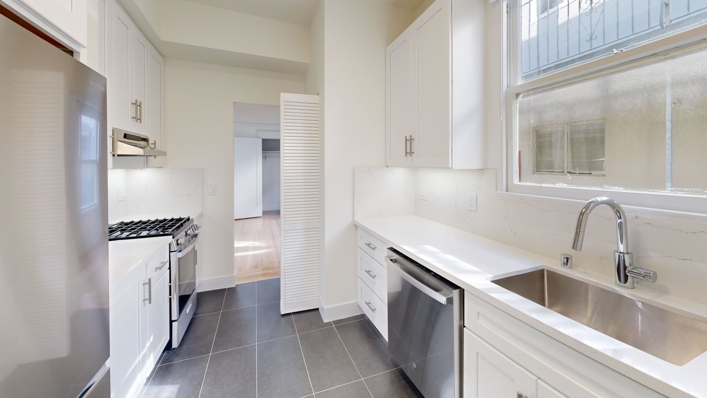 325 9th Avenue Image 6