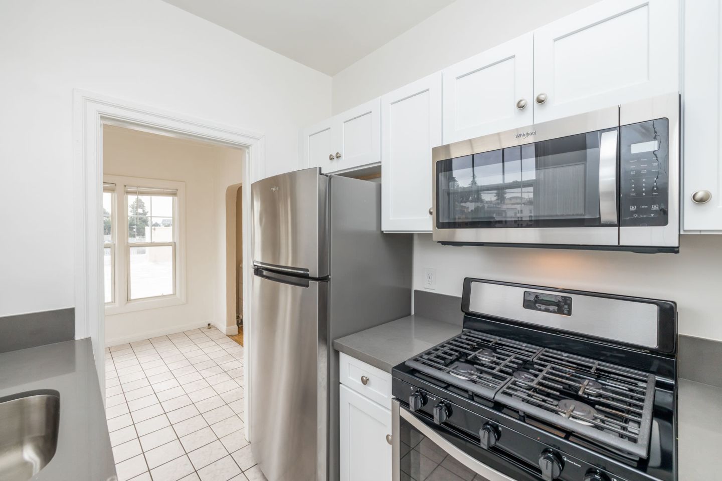 421 Van Dyke Avenue Image 5