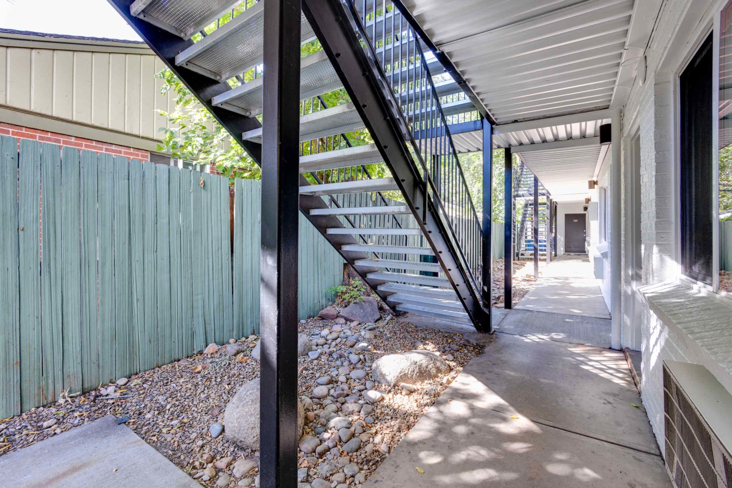 2441 S. York St. Image 16