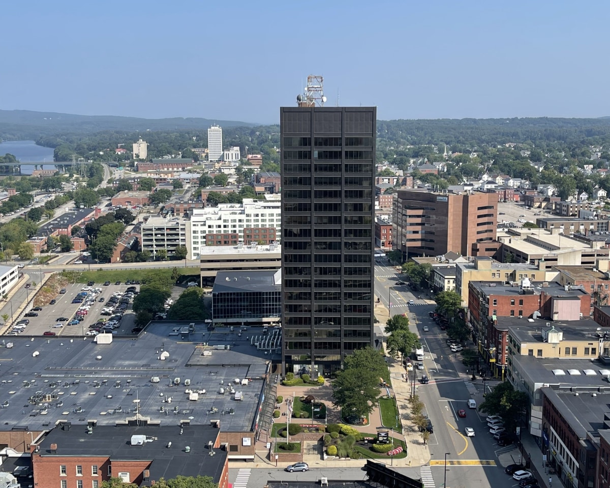 The Residence at 1000 Elm Image 1