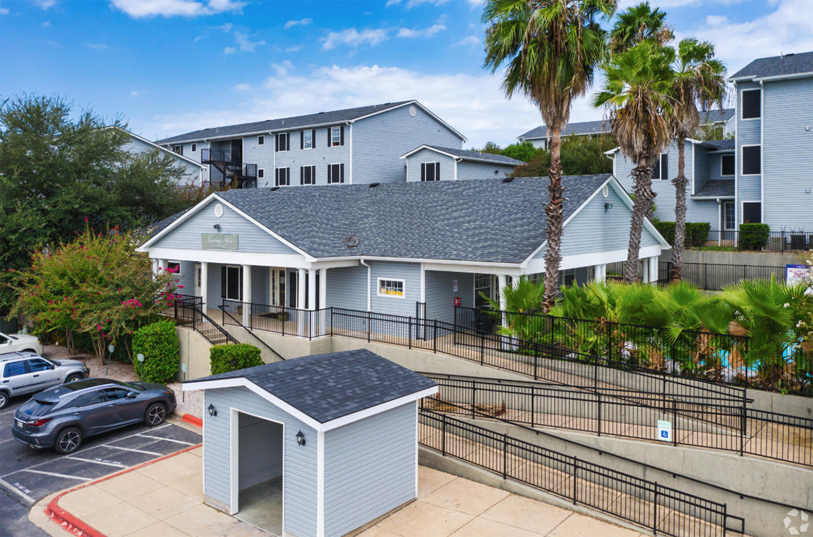 Douglas Landing Apartments Image 11