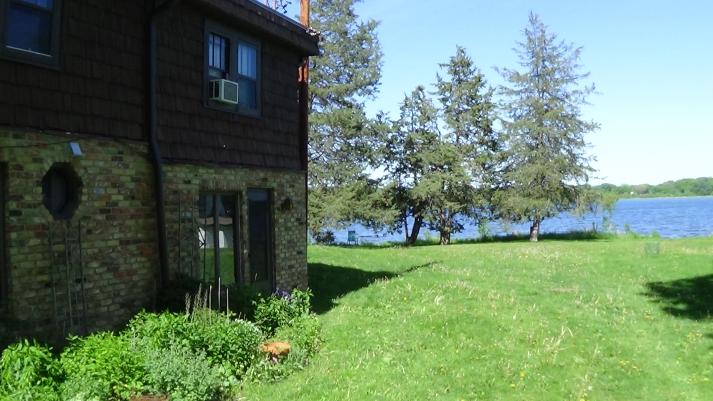 Medicine Lake Cottages Image 7