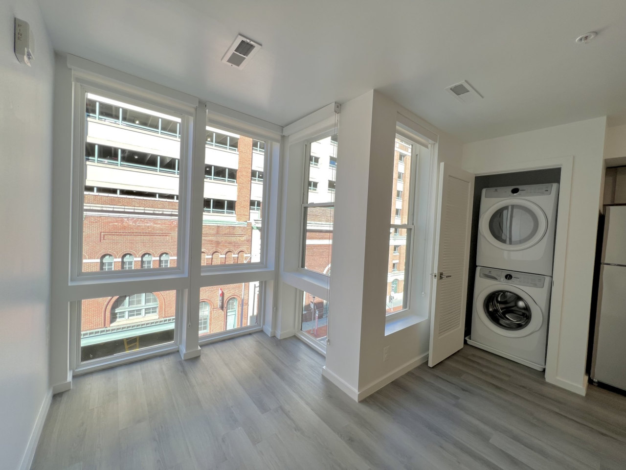 725 W Pratt Image 13
