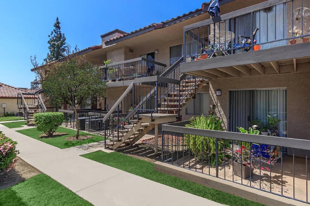 Senior Housing - Villa Serena Senior Apartments Image 1