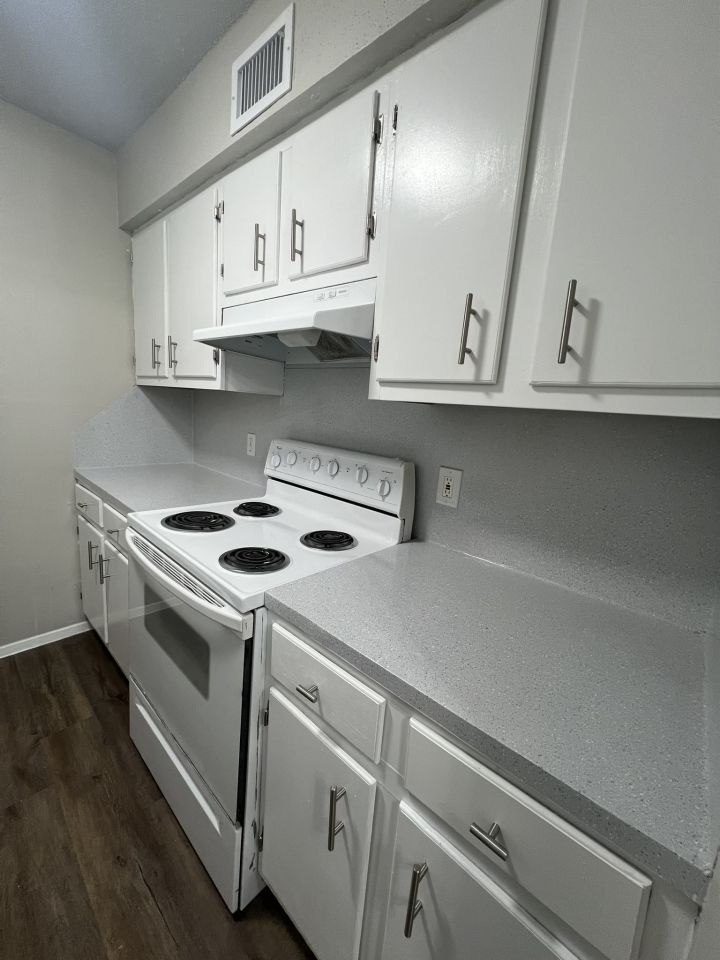 Monark Apartments Image 6