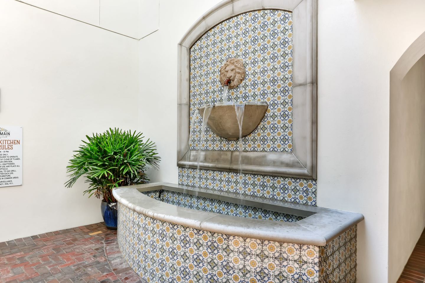 Smith + Main Boutique Living Image 17