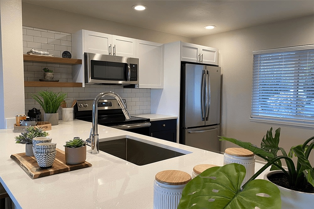Harbor Point Waterfront Apartments Image 4