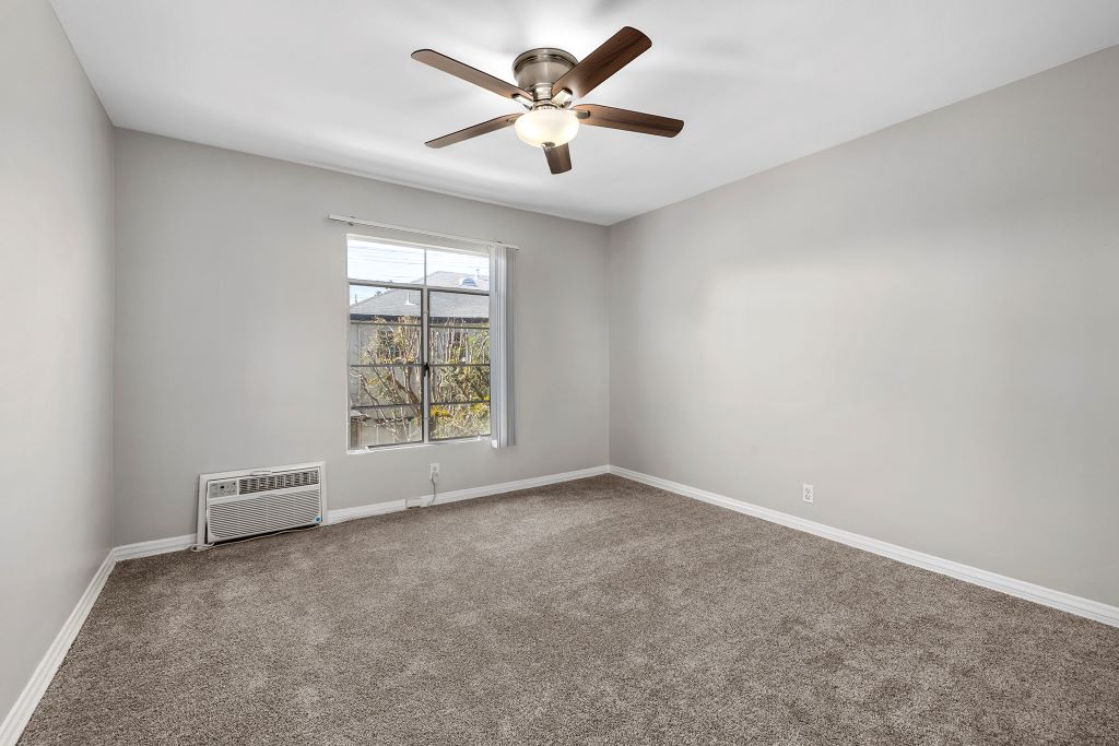 Colonial Manor Image 19