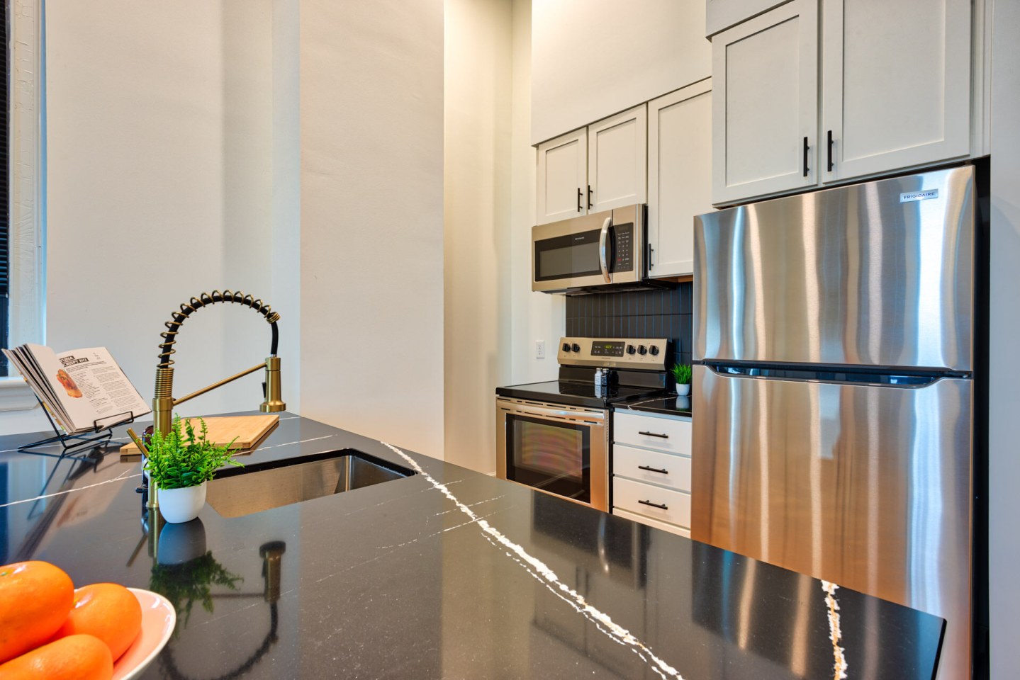 142 West York Street Apartments Image 32