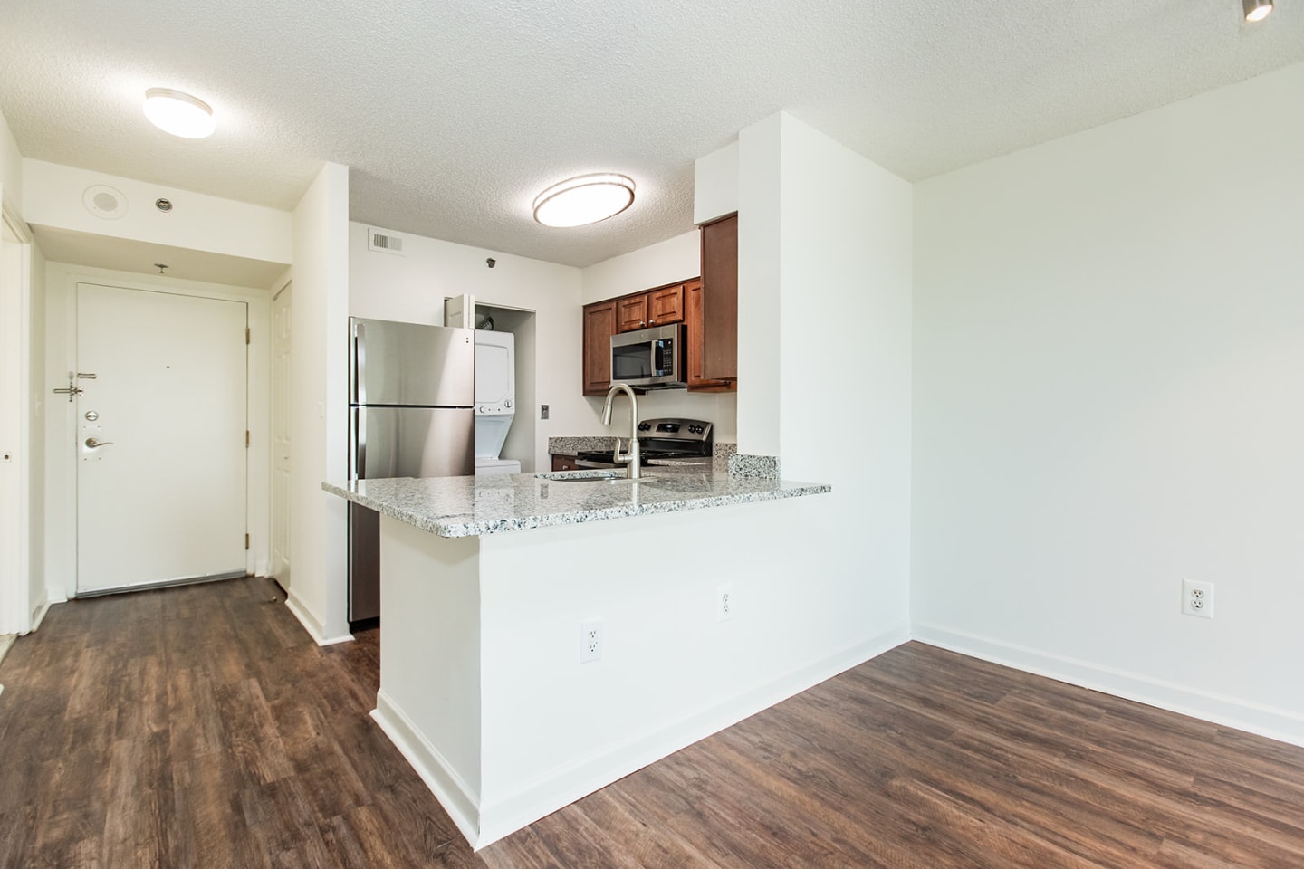Lake Arbor Towers Image 2