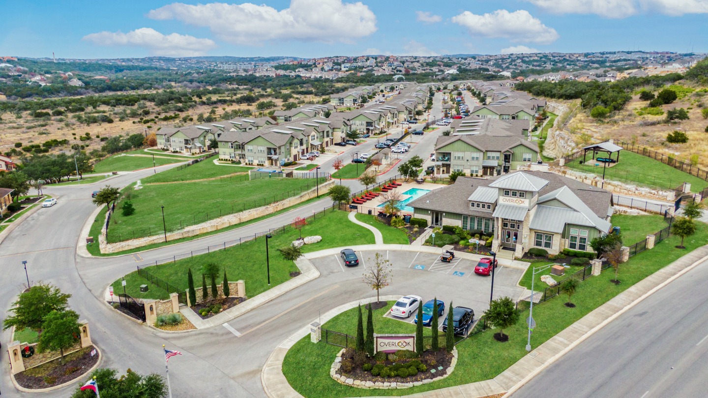 Overlook at Stone Oak Park Apartments Image 16