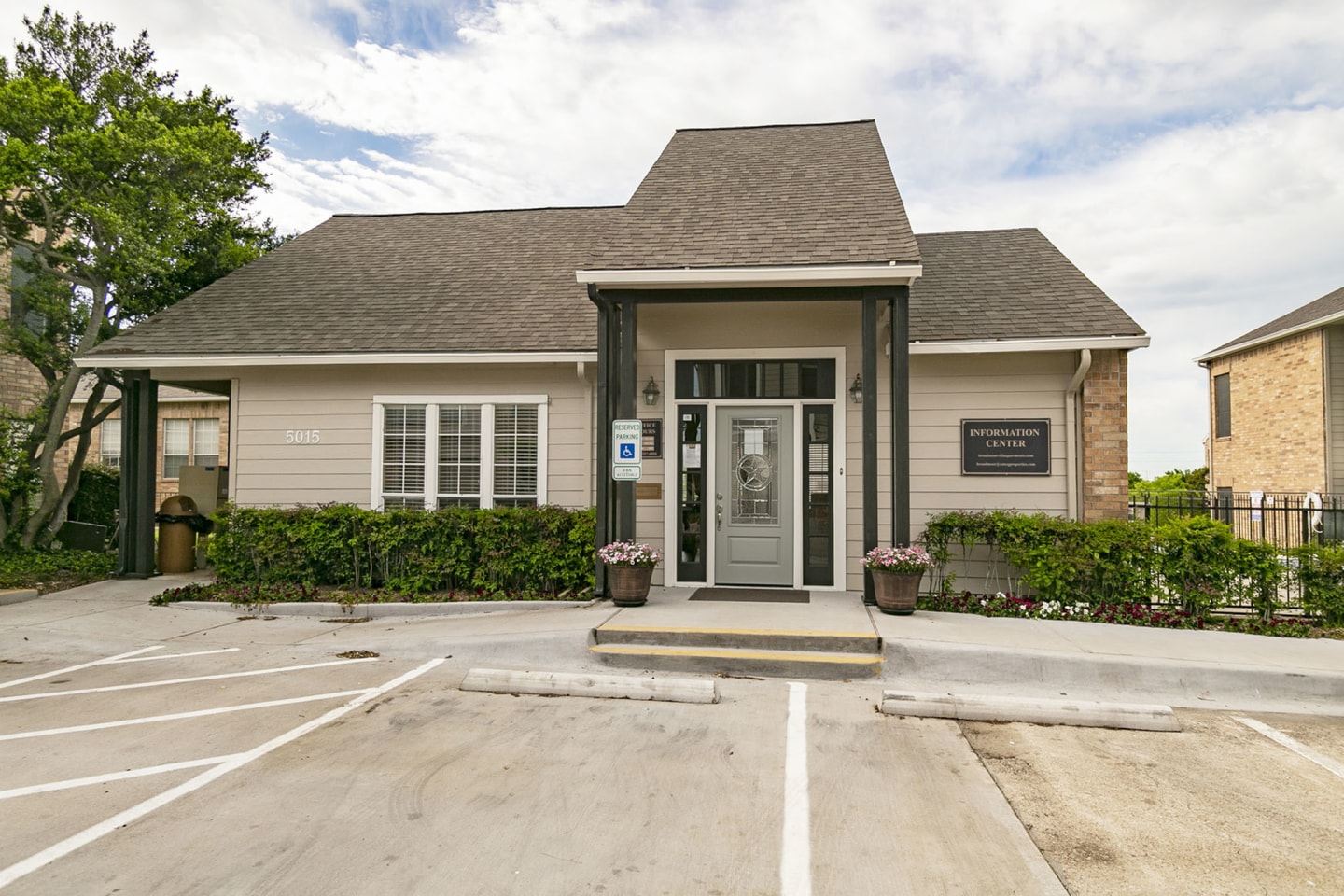Broadmoor Villa Image 3