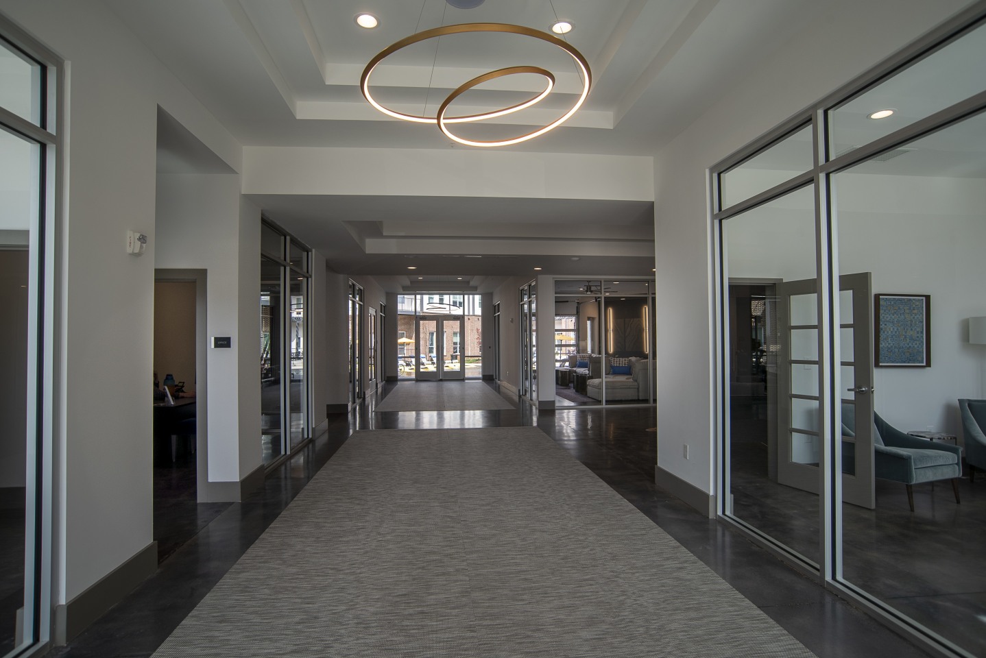 Avenue Madison Image 15