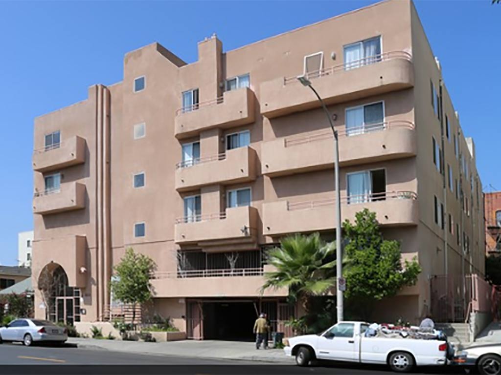 825 S Harvard Blvd Image 1