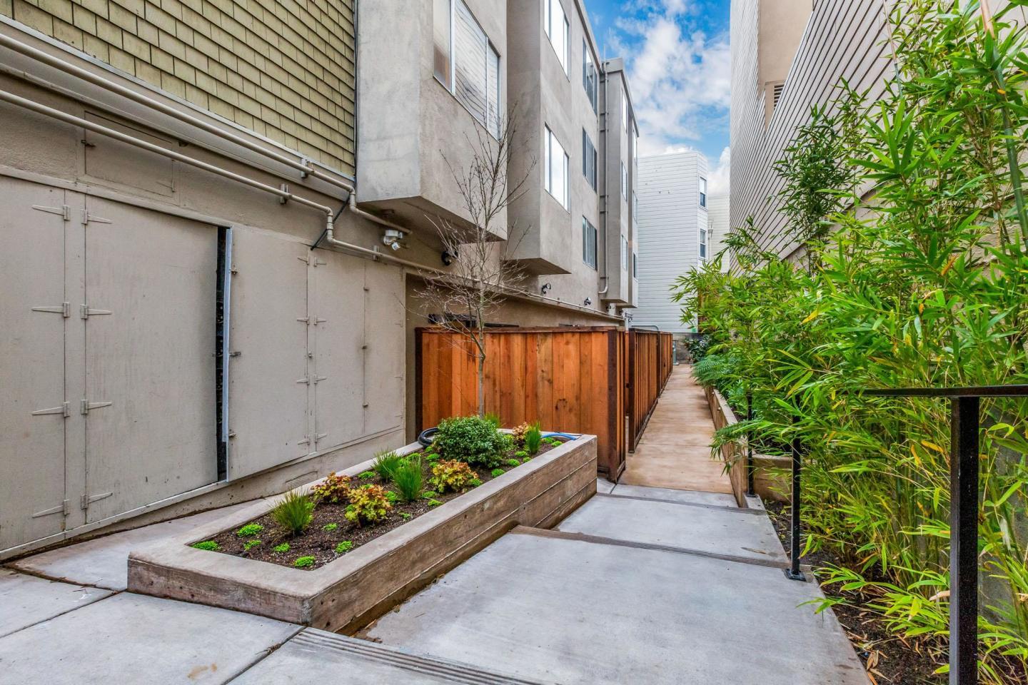 1599 Green Street Image 3