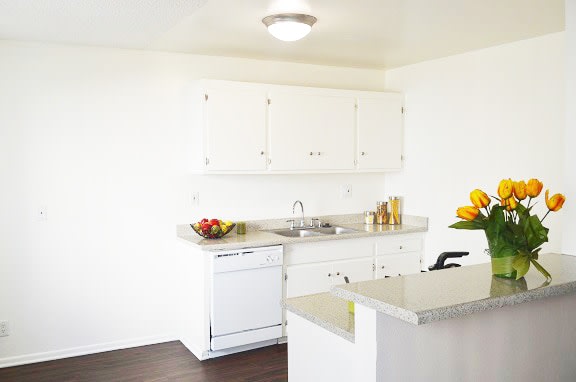 Country Club Apartments Image 7