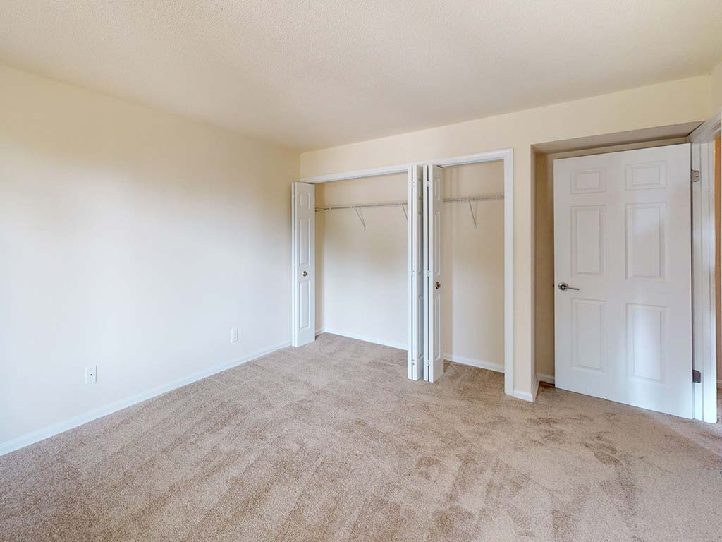 Tysons Glen and Devonshire Square Apartments & Townhomes Image 5