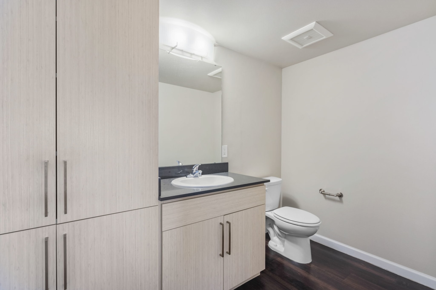 1711 Apartments Image 19